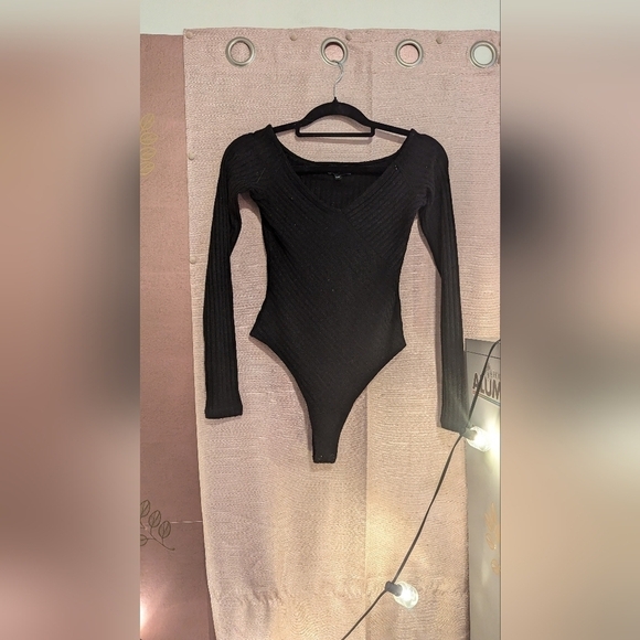 Bardot Black Ribbed V Neck Long Sleeve Bodysuit Women's Size Medium - Picture 2 of 14